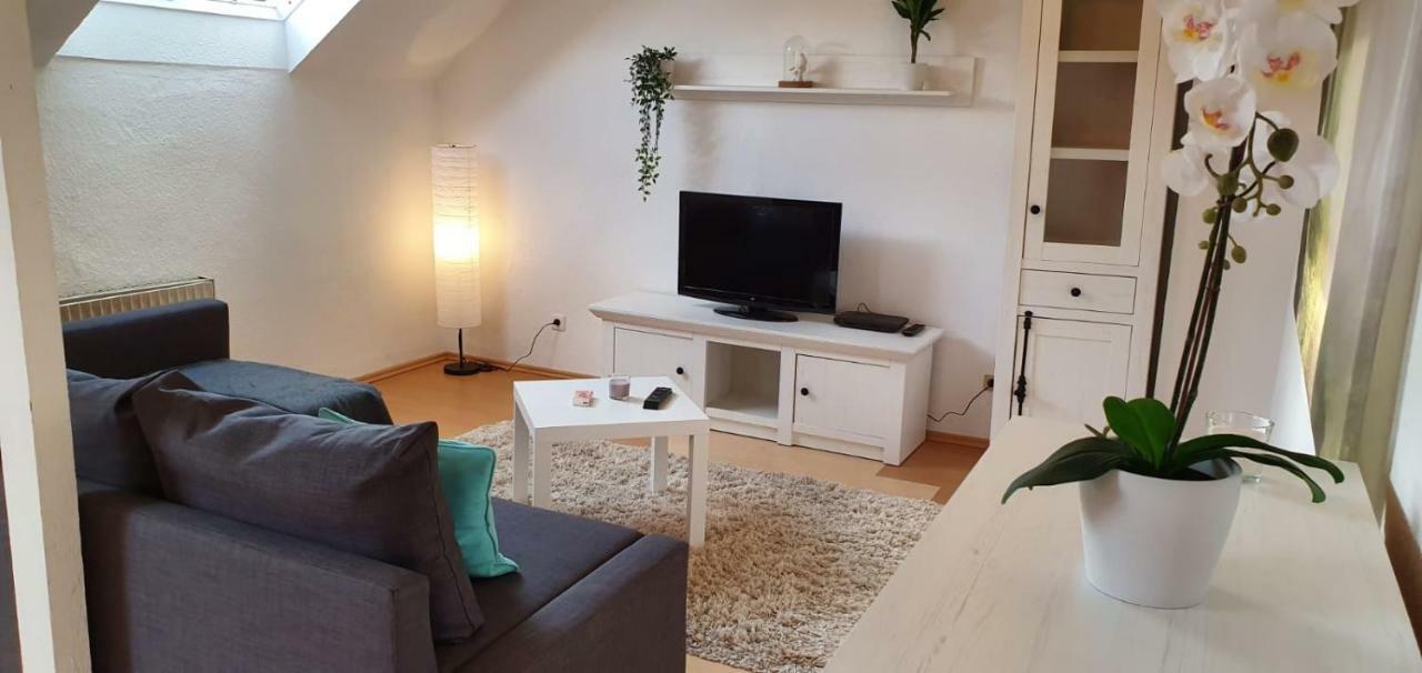 Ferienwohnung Leo Duisburg - Naehe Bahnhof Esterno foto